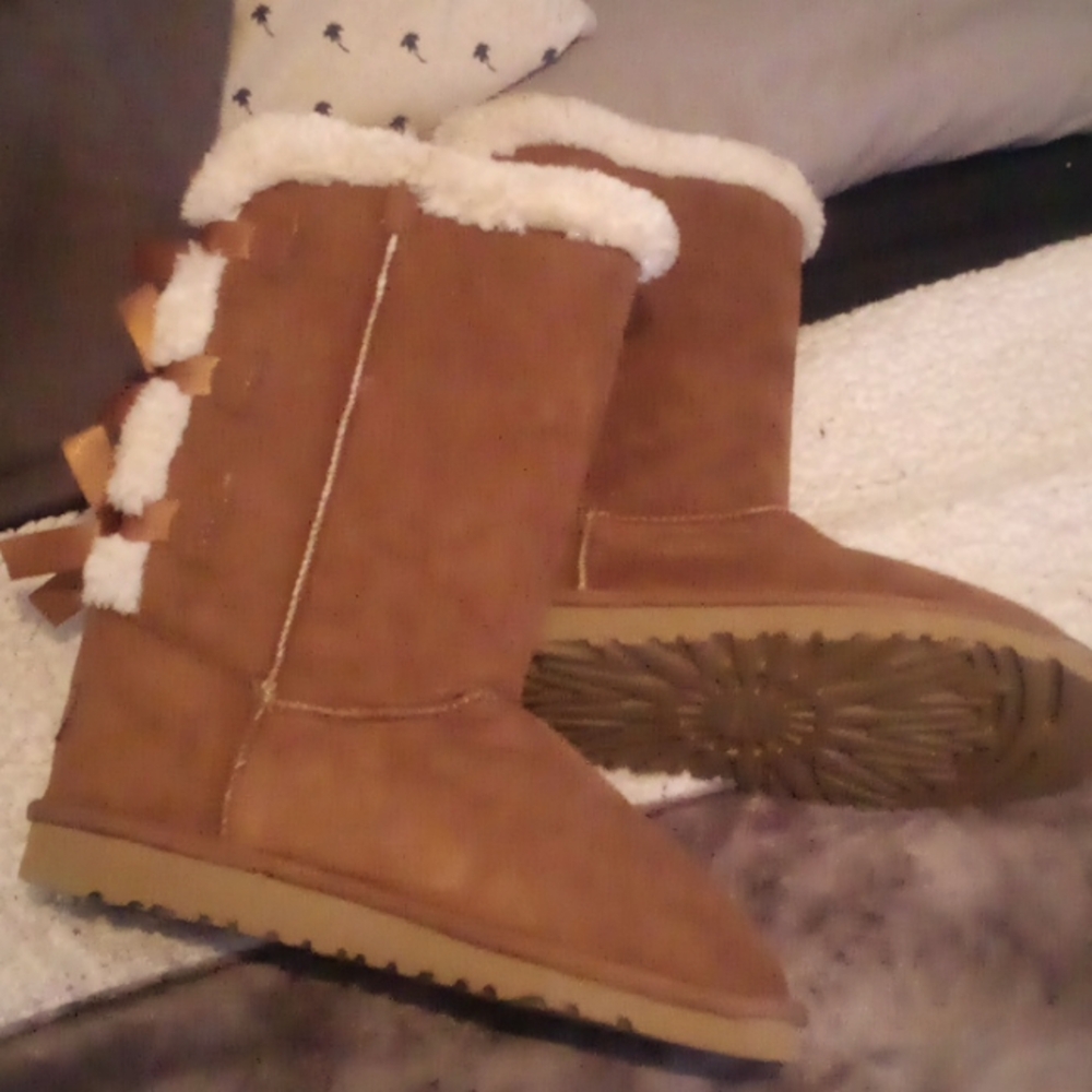 UGG Boots Bailey Bow II women's size 9 Never Worn